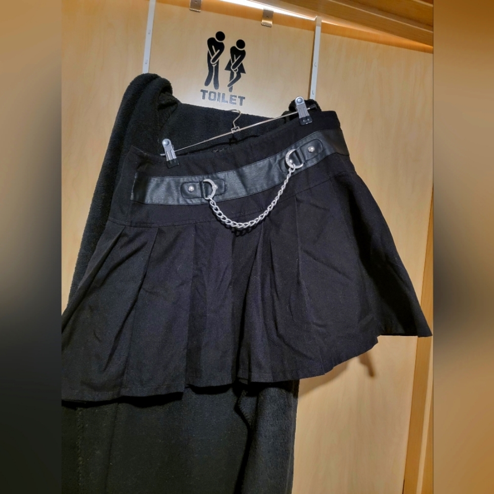 Royal Bone Black Pleated Skirt XL